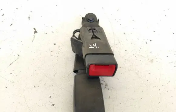 Toyota Avensis T270 Middle seatbelt buckle (rear) 630934800