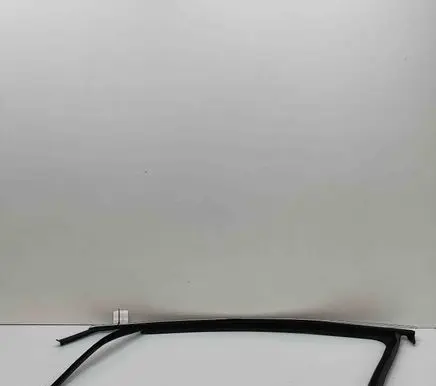 Skoda Enyaq iV Front door glass trim molding 5LA837643B