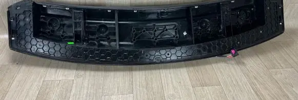 Tailgate/trunk spoiler