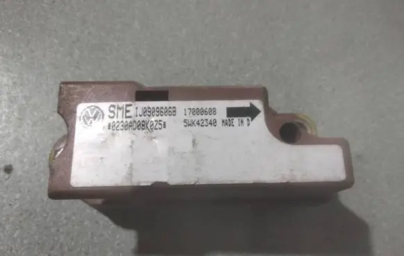 Skoda Octavia Mk1 (1U) Airbag deployment crash/impact sensor 1J0909606B 17000608 5WK42340