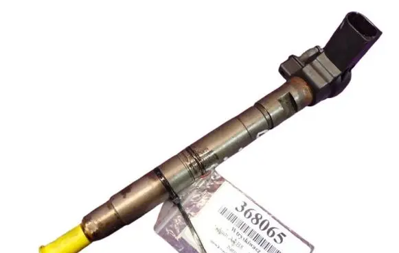 Audi A4 S4 B8 8K Fuel injector 03L130277