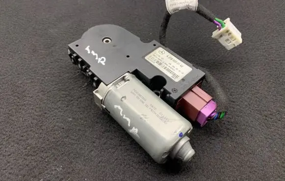 Mercedes-Benz E W212 Sunroof control unit/module A2188200142 HBLKZB0129 51696510