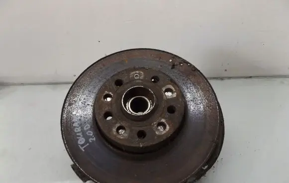 Volkswagen Touran I Front wheel hub spindle knuckle
