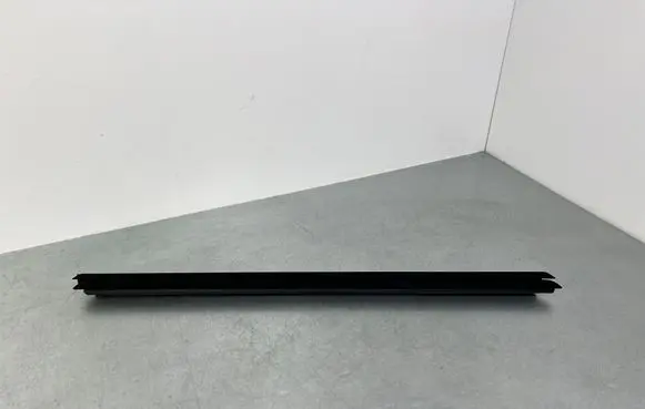 BMW X5 G05 Rubber seal front door (on door) 7428675
