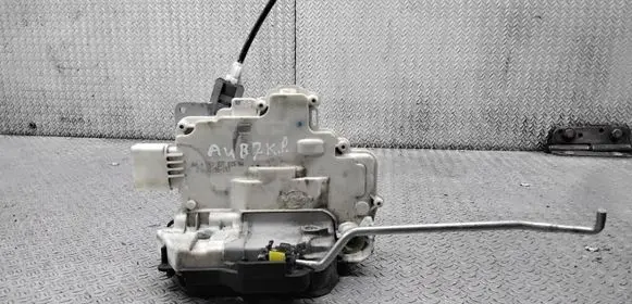 Audi A4 S4 B7 8E 8H Front door lock 8E1837015AA