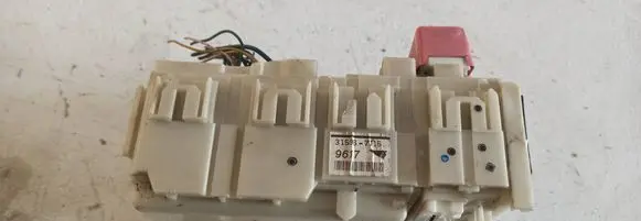 Toyota Auris 150 Fuse module 8273002150A