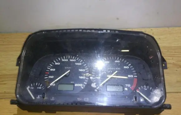 Volkswagen Golf III Speedometer (instrument cluster) 5392324740