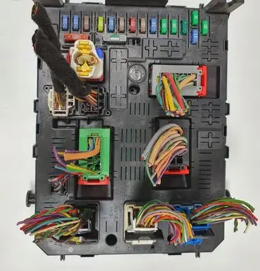 Citroen C5 Fuse module 281197595