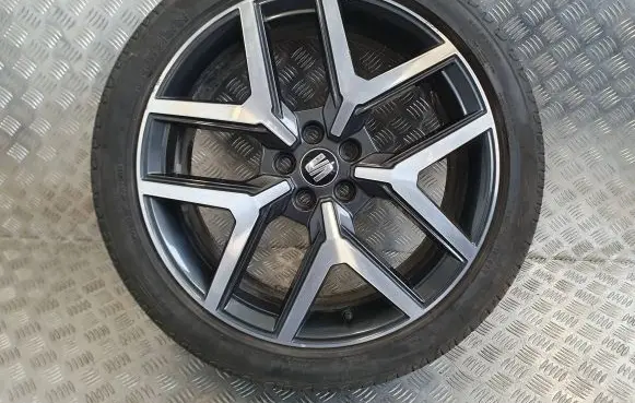Seat Arona R18 alloy rim 6F601025B