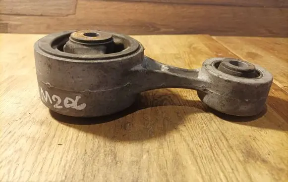Honda Civic Engine mount bracket