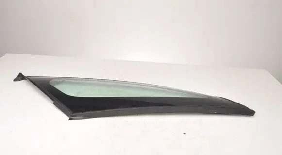 Fiat 500L Front door vent window glass four-door 
