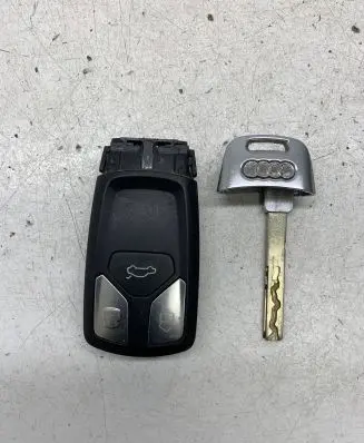 Audi A4 S4 B9 Ignition key/card 4M0959754T