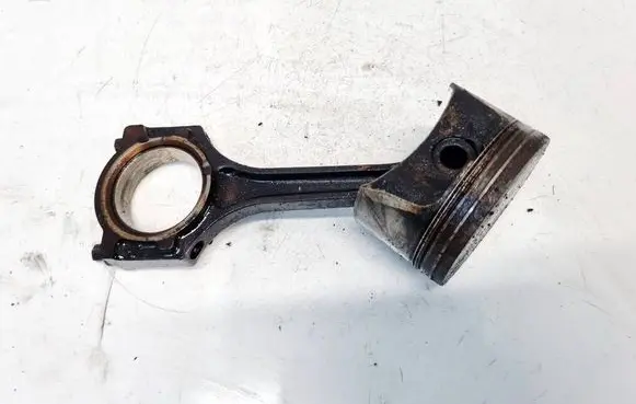 Ford Focus Piston with connecting rod 