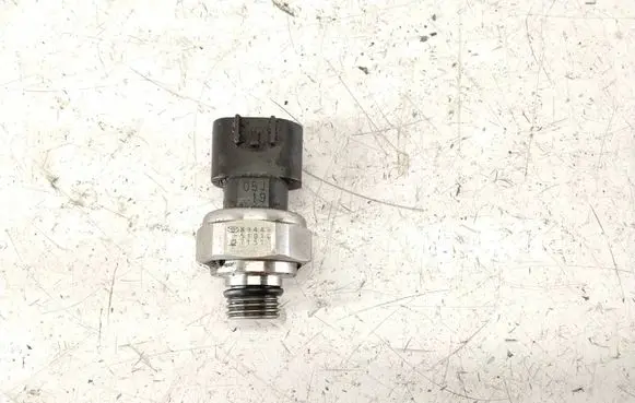 Toyota Avensis T250 Oil pressure sensor 8944851010 89448 51010