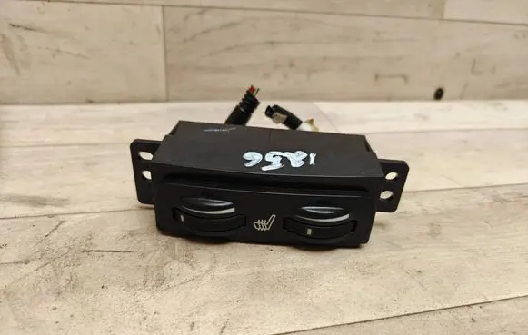 Toyota Avensis T250 Seat heating switch 453417