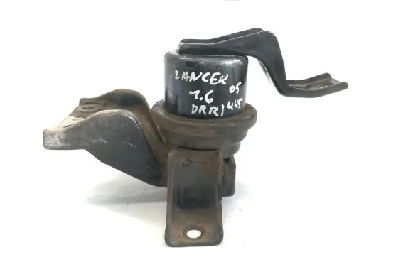 Mitsubishi Lancer Engine mount bracket