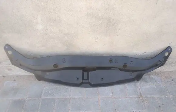 Engine bonnet/hood lock trim molding