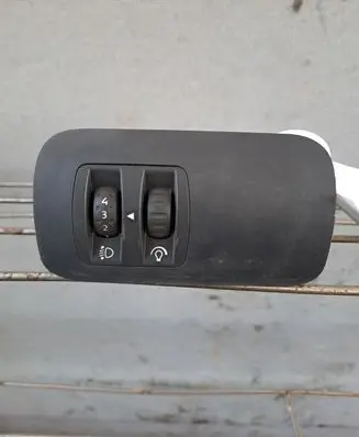 Renault Megane II Headlight level height control switch 8200095495B