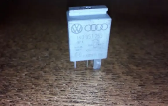 Volkswagen PASSAT B6 Other relay 1K0951253