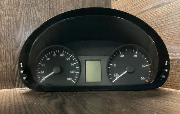 Speedometer (instrument cluster)