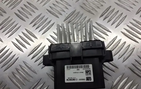 Opel Meriva B Heater blower fan relay 13503201