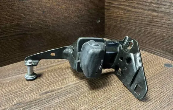 Renault Master III Sliding door upper roller guide/hinge 77950673R
