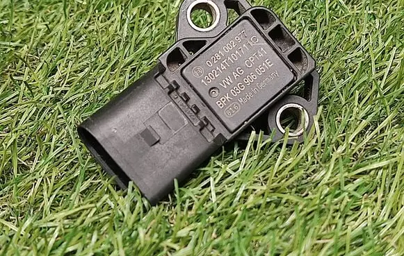 Volkswagen Jetta VI Air pressure sensor 03G906051E 0281002977