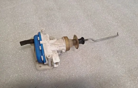 Audi 80 90 S2 B4 Central locking vacuum pump 893862123