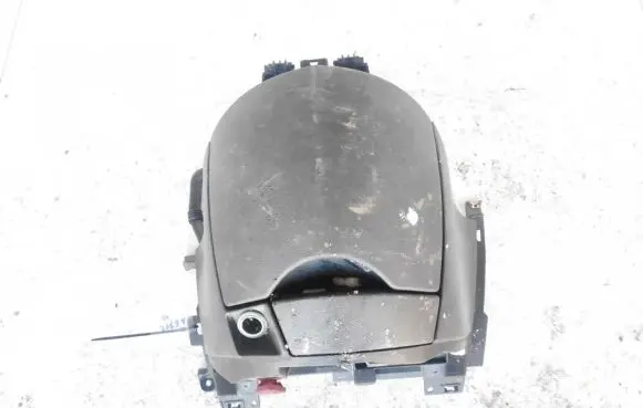 Glove box