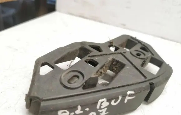Volkswagen Polo IV 9N3 Front bumper mounting bracket 6Q0807184A
