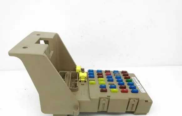 Subaru Legacy Fuse module 82201AG000