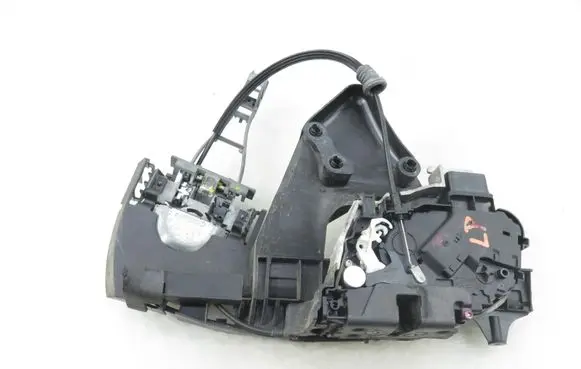 Volvo V50 Front door lock 30632850