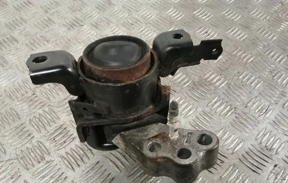 Toyota Verso Engine mount bracket 123050R020