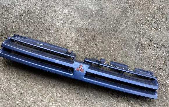 Mitsubishi Space Runner Front bumper upper radiator grill MR275617