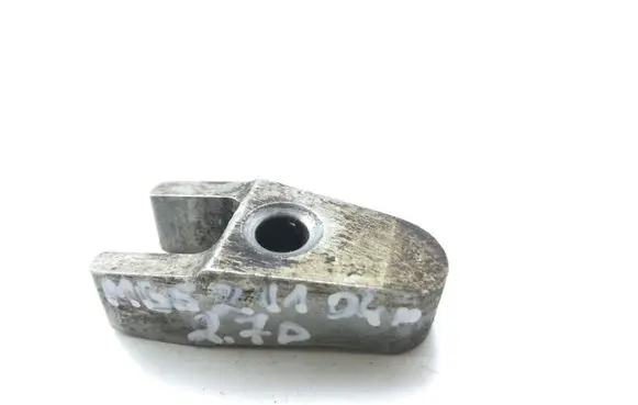 Mercedes-Benz CLK A209 C209 Fuel Injector clamp holder