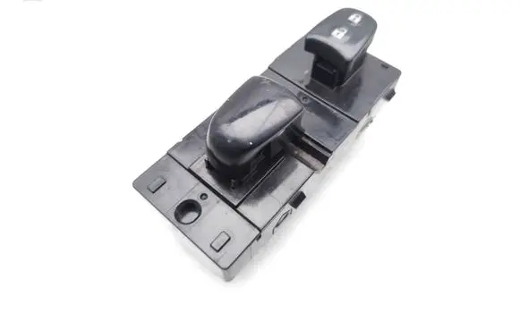 Nissan Qashqai Electric window control switch