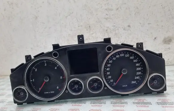 Volkswagen Touareg I Speedometer (instrument cluster) 7L6920881S