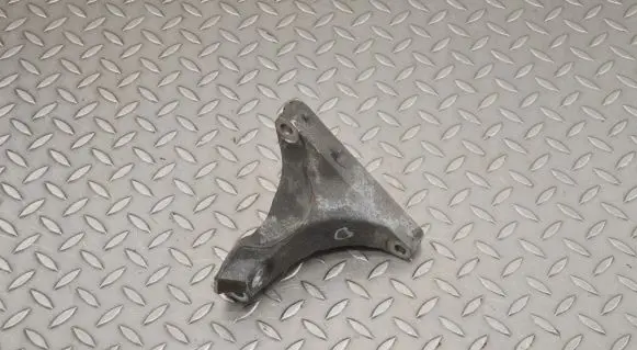 Subaru Outback (BS) Engine mounting bracket