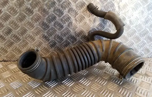 Mitsubishi Pajero Turbo air intake inlet pipe/hose MR404734 4M41
