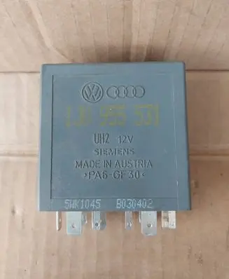 Audi A4 S4 B5 8D Window wiper relay 1J0955531 B030402 5WK1045