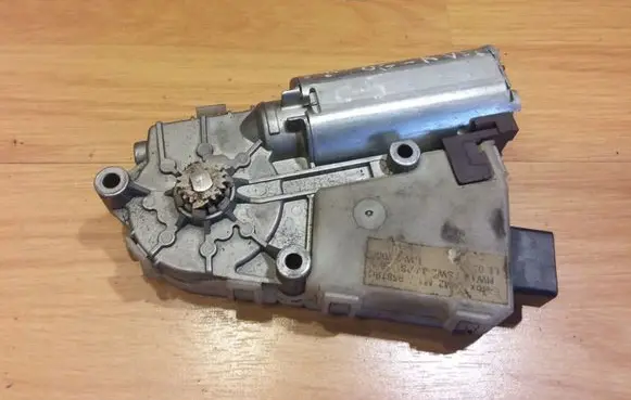Citroen C5 Sunroof motor/actuator 1701050A 404424 88060C