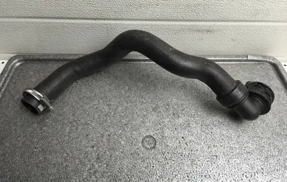 Peugeot 5008 Engine coolant pipe/hose A6325G