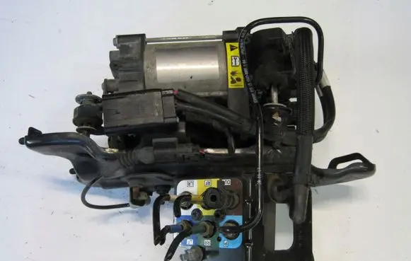 Jeep Grand Cherokee Air suspension compressor/pump P68204730AG
