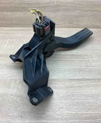 Ford Mondeo Mk III Accelerator throttle pedal 1S719F836BB WithPlug