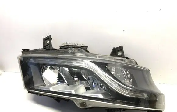 Iveco Daily 6th gen Headlight/headlamp 10R050081 00070009