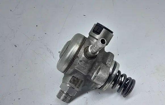 Cupra Formentor Fuel injection high pressure pump 04E127027N