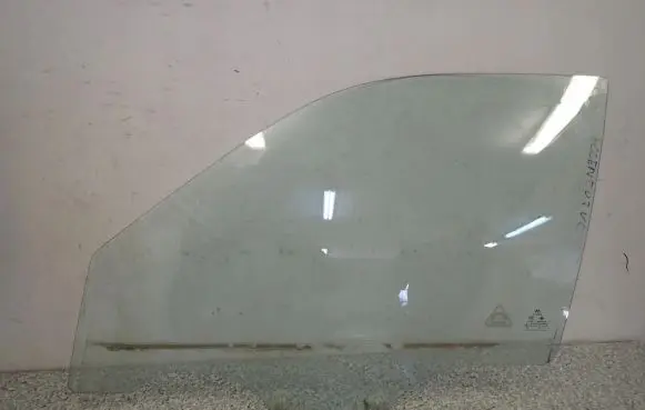 Hyundai Accent Sliding door window/glass 