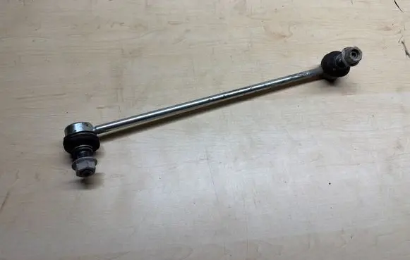 Volkswagen Golf VIII Front anti-roll bar/stabilizer link 5Q0411315D