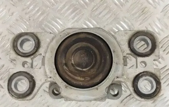 Land Rover Evoque I Engine mount bracket