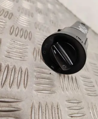 Volkswagen Golf IV Light switch 0916054 701621801